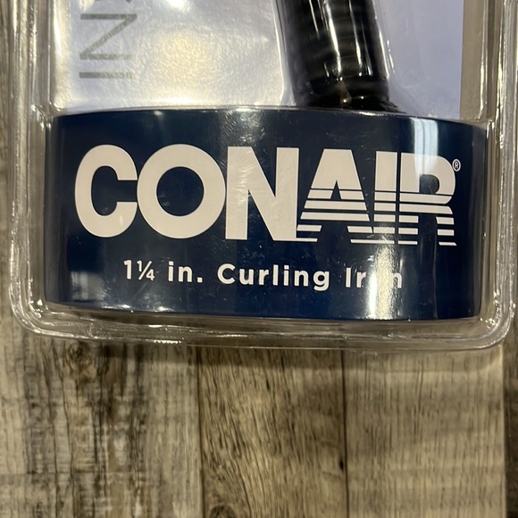 Conair 1 1/4 inch curling iron - Picture 3 of 4